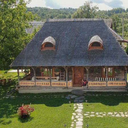 Casa din Susani Calinesti  Bagian luar foto