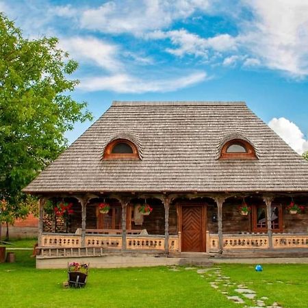 Casa din Susani Calinesti  Bagian luar foto