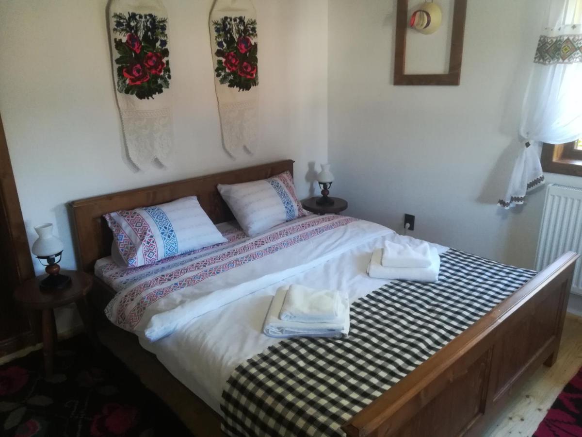 Casa din Susani Calinesti  Bagian luar foto