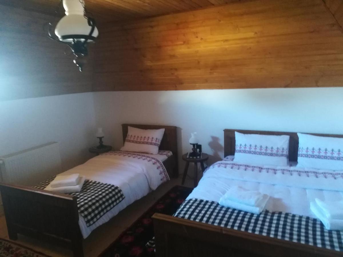 Casa din Susani Calinesti  Bagian luar foto