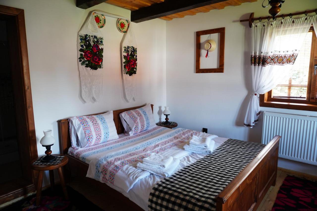 Casa din Susani Calinesti  Bagian luar foto