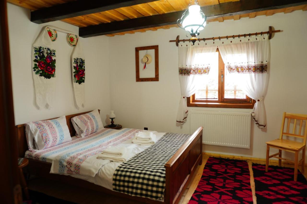 Casa din Susani Calinesti  Bagian luar foto