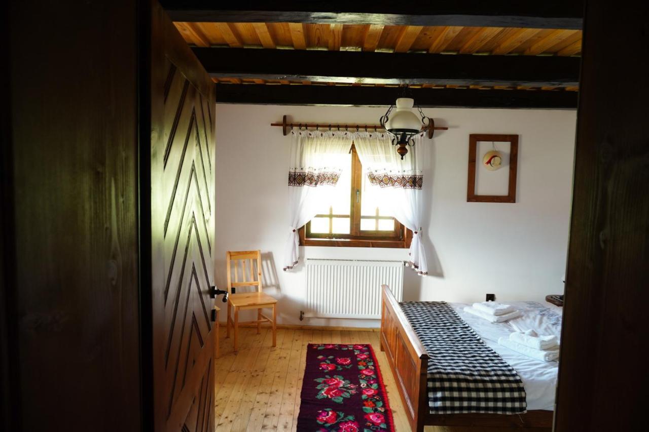 Casa din Susani Calinesti  Bagian luar foto