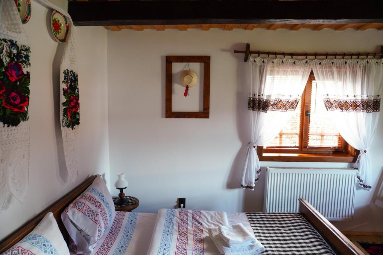 Casa din Susani Calinesti  Bagian luar foto