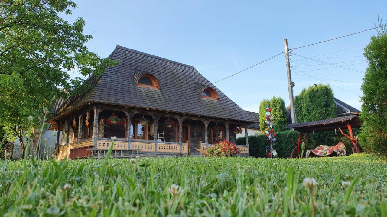 Casa din Susani Calinesti  Bagian luar foto