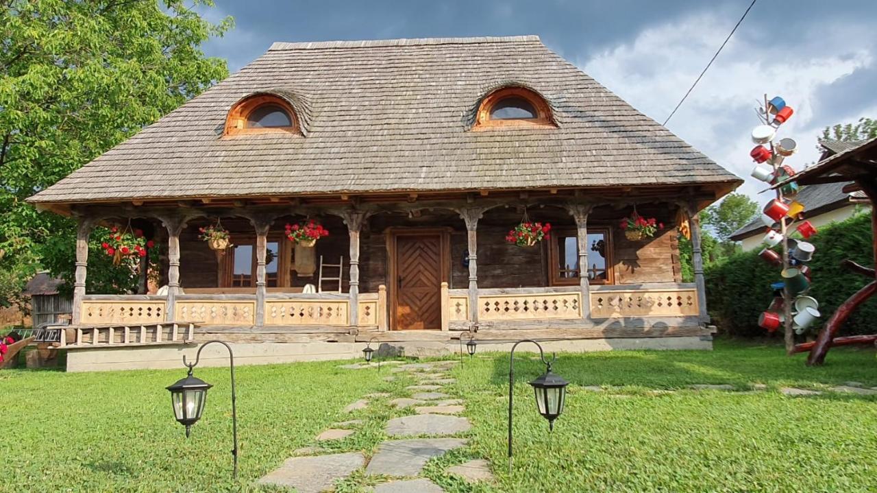 Casa din Susani Calinesti  Bagian luar foto