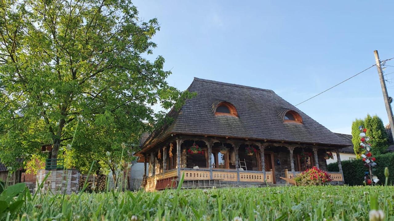 Casa din Susani Calinesti  Bagian luar foto