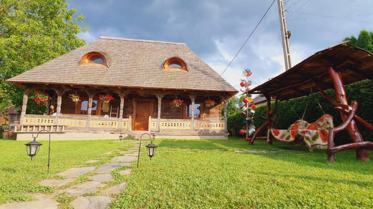 Casa din Susani Calinesti  Bagian luar foto