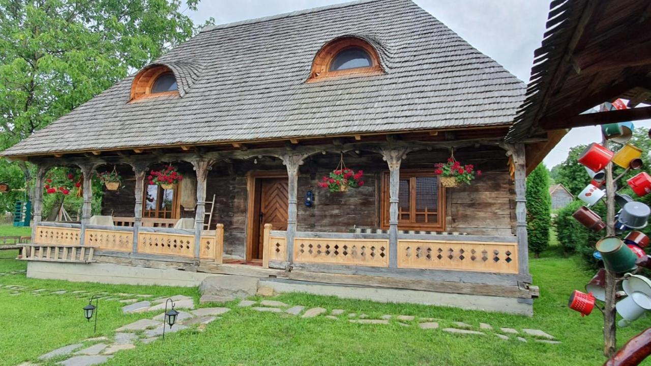 Casa din Susani Calinesti  Bagian luar foto