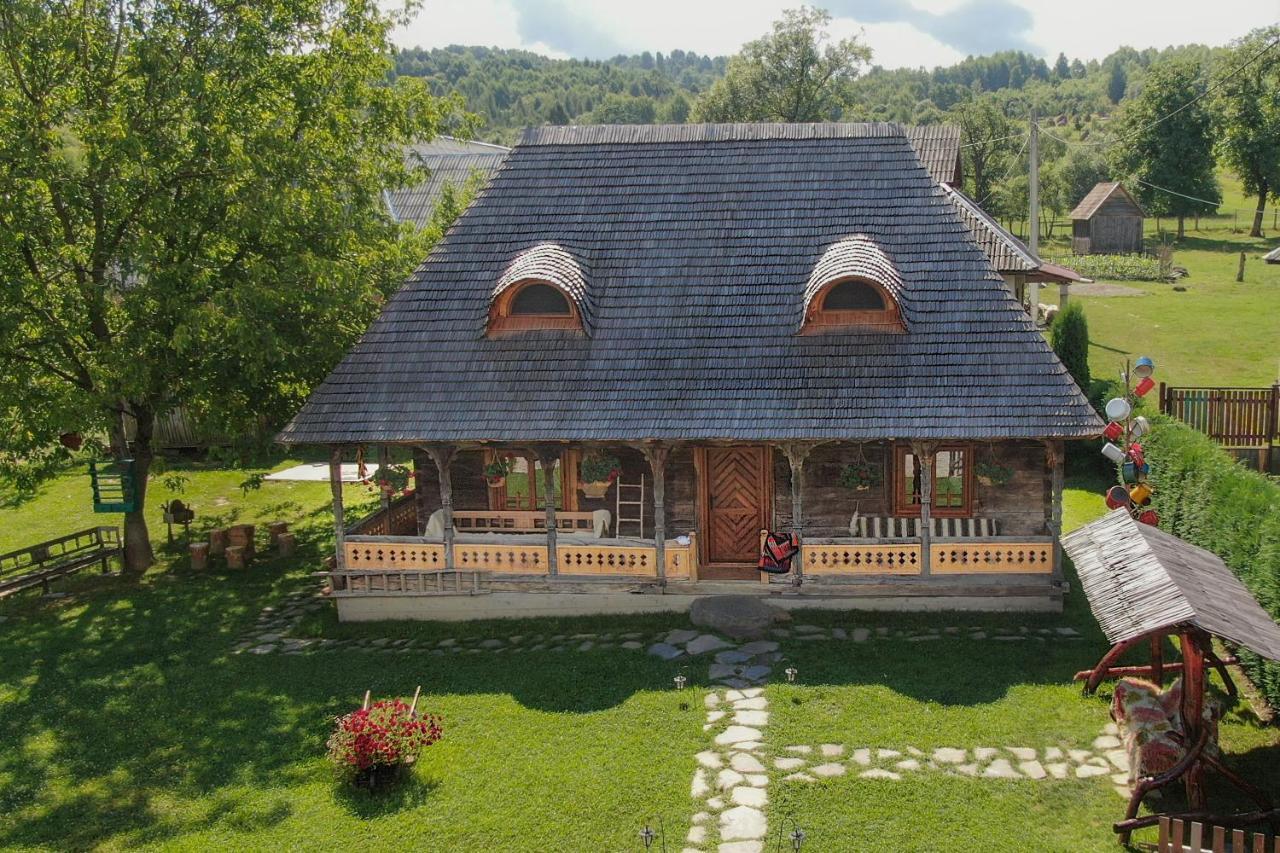 Casa din Susani Calinesti  Bagian luar foto