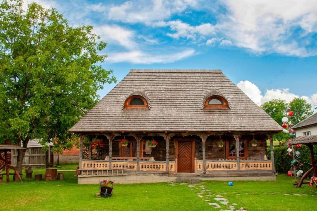 Casa din Susani Calinesti  Bagian luar foto