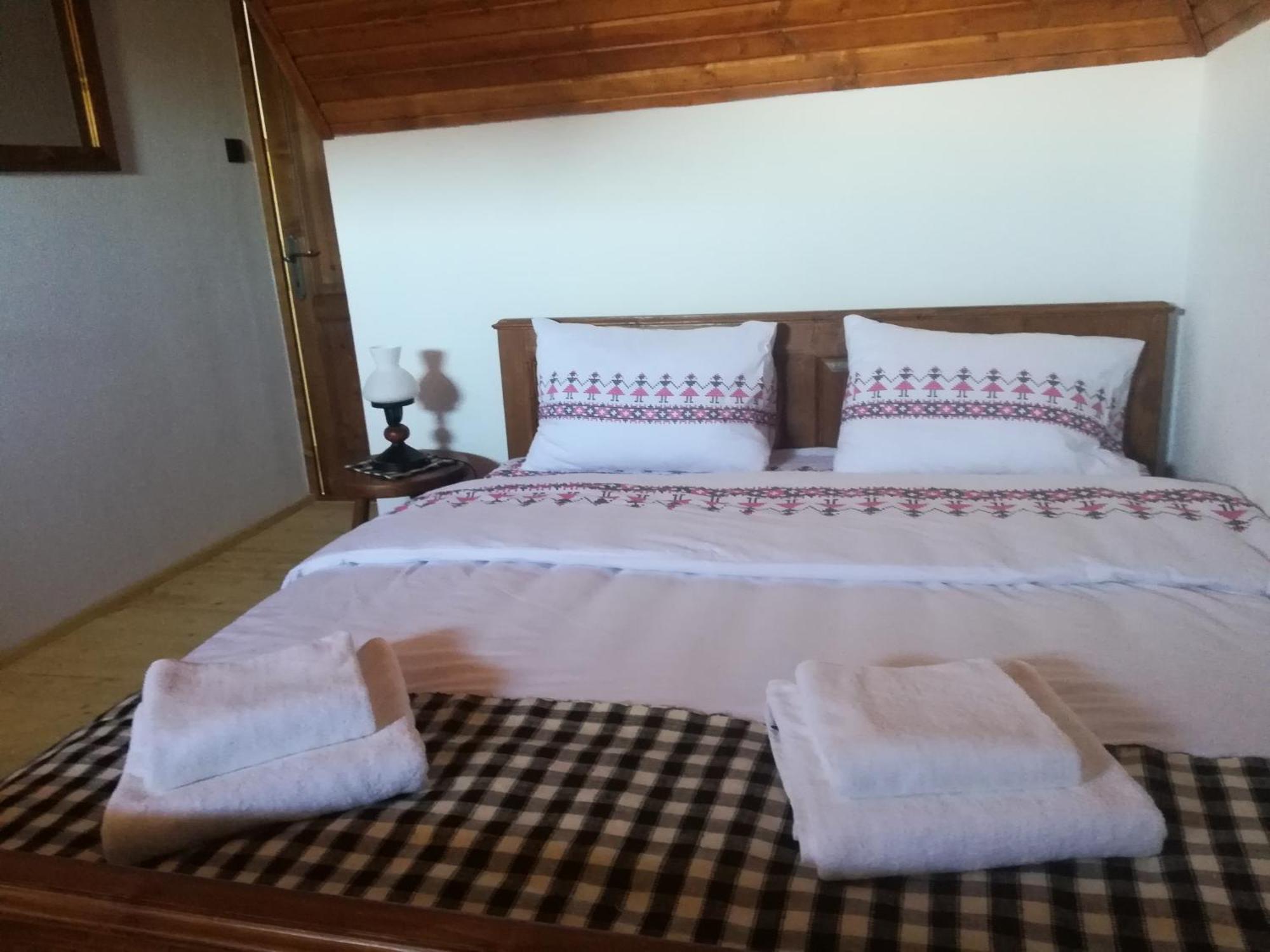 Casa din Susani Calinesti  Ruang foto