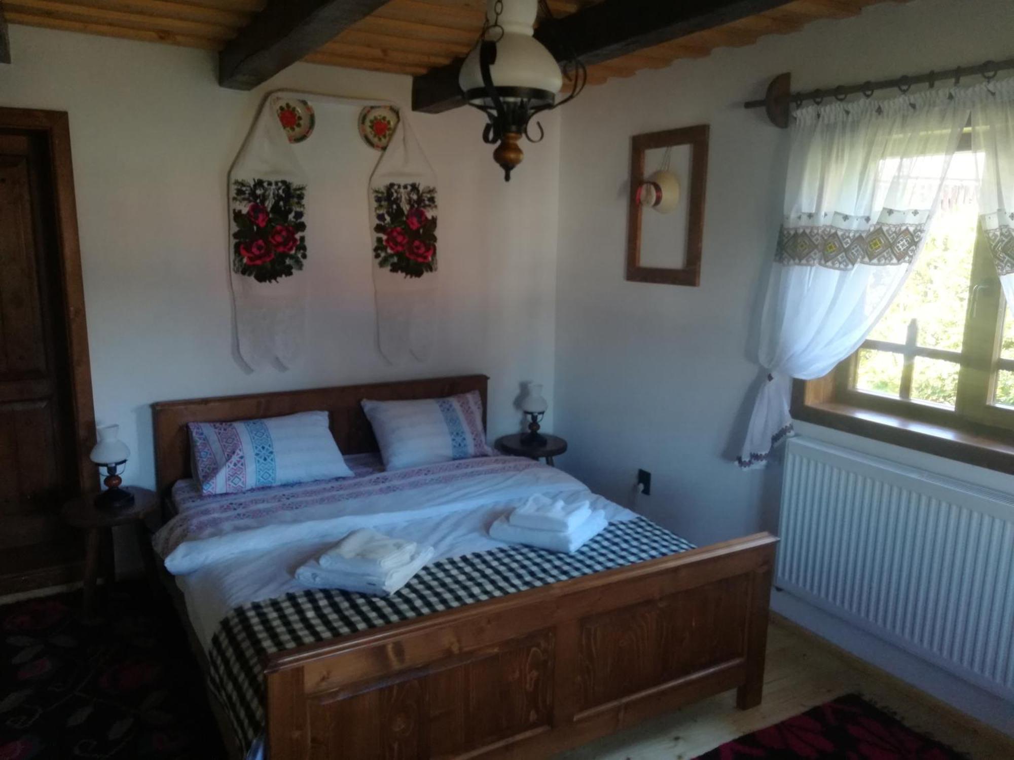 Casa din Susani Calinesti  Ruang foto
